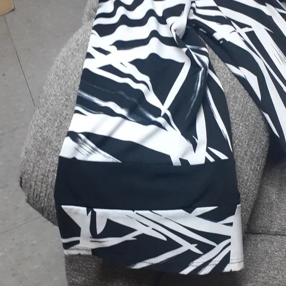 Wonderful vintage abstract black & white dress! Sz L TIANA B. - Picture 4 of 4